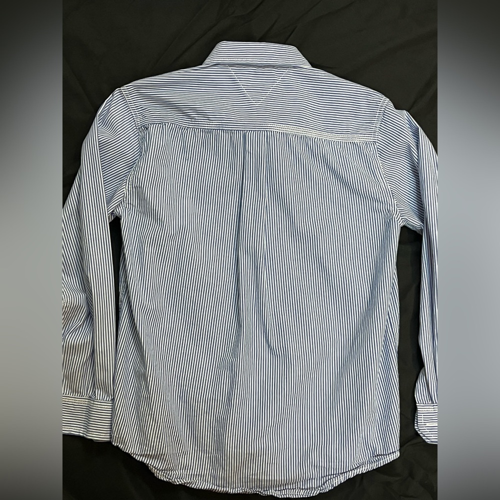 Tommy Hilfiger Boys Striped button-down shirt. Size 12/14. - Picture 3 of 8